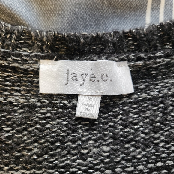 Fine Gauge Soft Knit Scoop Neck Sweater Size S - Picture 3 of 7